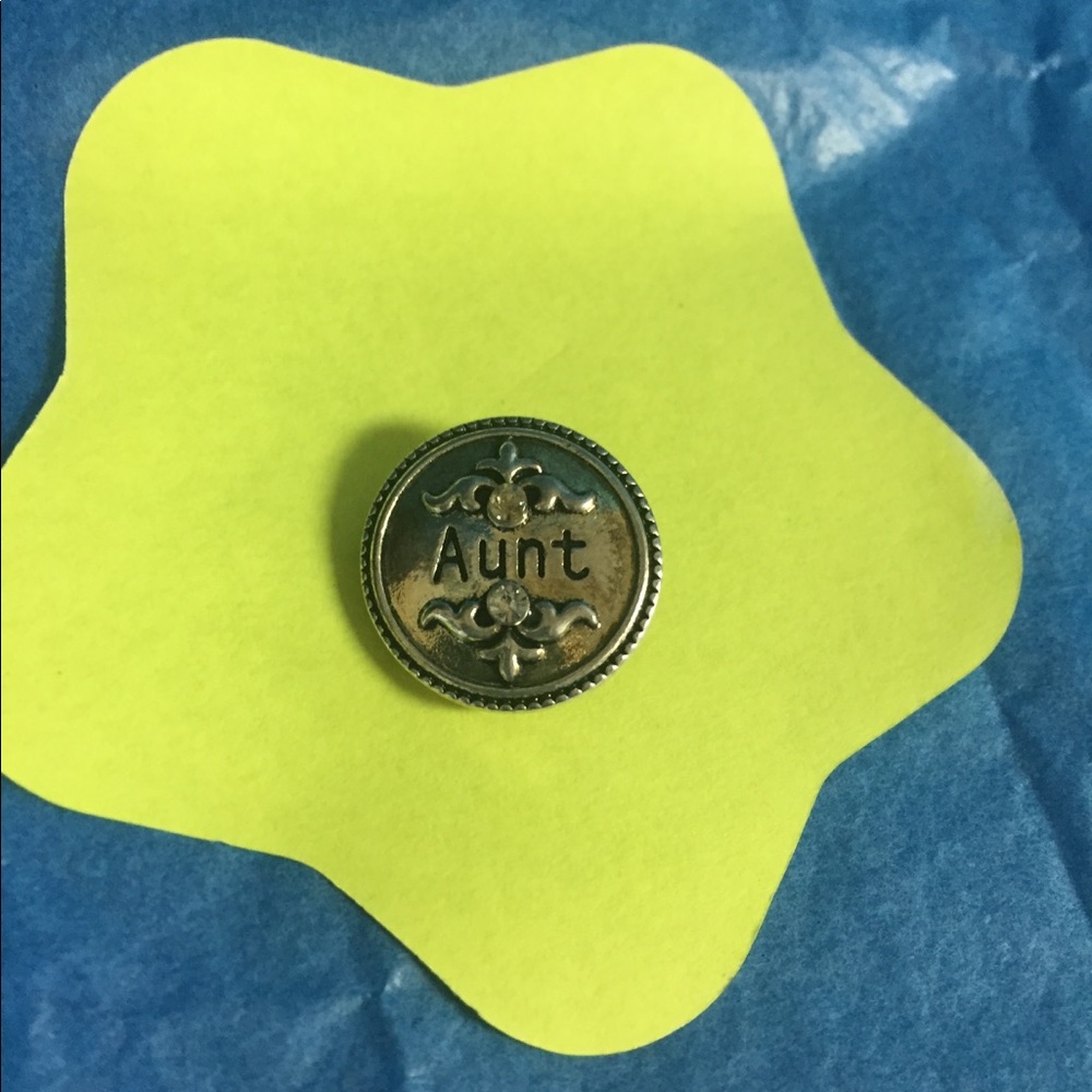 18mm Silver “Aunt” Snap Button